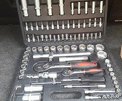 BRAND NEW 94PCS SOCKET SET