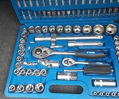 BRAND NEW 108PCS SOCKET SET