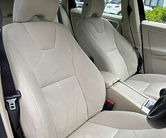 Volvo XC60 , 2.0 diesel . Manual . Lovely Jeep - Image 7/10