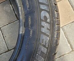 Vând anvelope Noi 215 65 17 Michelin