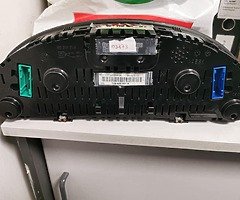 05 VW TRANSPORTER DASHBOARD SPEEDO METER