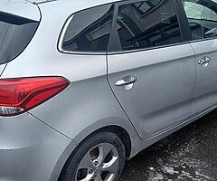 KIA  7 SEATER
