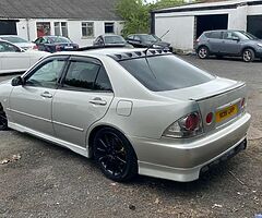 Lexus is200