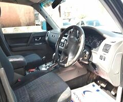 2006 Mitsubishi Pajero lwb commercial Automatic - Image 6/10