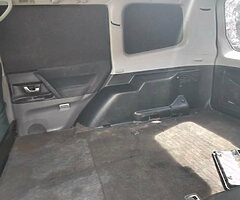 2006 Mitsubishi Pajero lwb commercial Automatic - Image 10/10
