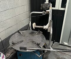 Wheel polisher