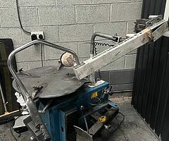 Wheel polisher