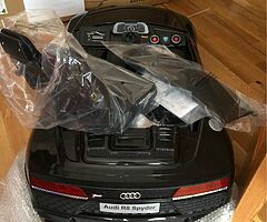 Licensed Black Audi R8 Spyder Battery Ride On Car - Image 7/9