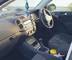 2011 VOLKSWAGEN TIGUAN 2.0 SPORT