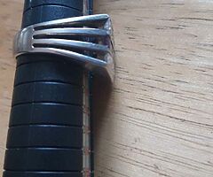 Ladies silver ring