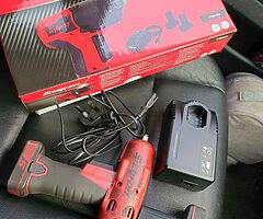 Snap on 3/8 ratchet +2 batteries and brand new charger