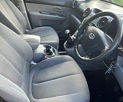 Kia carens 2009 7 seater manual transmission - Image 8/10