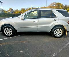 2008 Mercedes-Benz ML 3.0V6 4X4 SUNROOF LOW MILES - Image 5/10