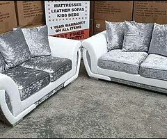 Brand new high quality italian crushed velvet 3+2 suite of furniture