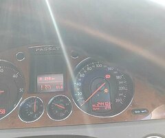 VW Passat 1.9 - Image 6/8
