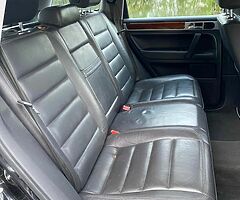 VW Touareg 2.5 CREWCAB automatic 333€ tax - Image 6/9