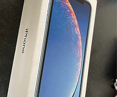APPLE i PHONE XR 64 GB.