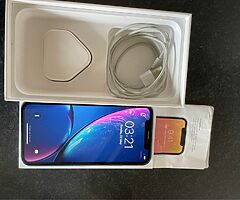APPLE i PHONE XR 64 GB. - Image 3/5