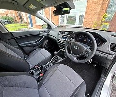 Hyundai i20 - Image 6/10