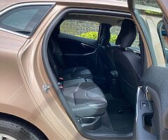 2015 Volvo V40 - Image 9/10