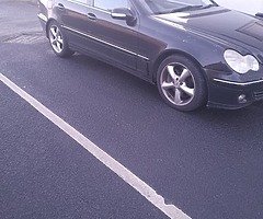 Car .merk 200.automatic tax and tested price 1150 euro - Image 3/4