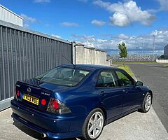 Lexus is200