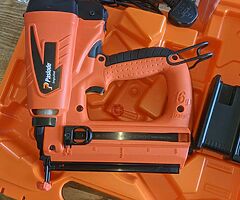 Paslode IM65 Straight Finish Nail Gun - Image 5/5