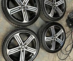 18 inch Golf R Wheels with tyres