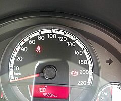 VW UP 1.0 Petrol - Image 5/9