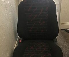 Corolla g6R seats and grill - Image 3/9