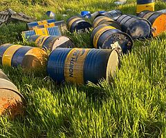 Used oil barrels and drums - Image 4/4