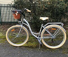 LADIES CITY BIKE + BASKET  