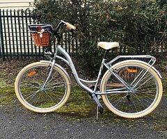 LADIES CITY BIKE + BASKET  