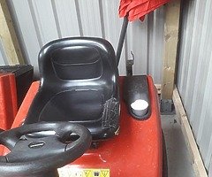 Jonsered 38inch deck rideonmower - Image 3/5