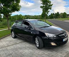 2011 Vauxhall Astra1.7cdti Sri diesel
6 speed manual 
Only 135k miles✅
Low tax 200€ for year