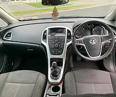 2011 Vauxhall Astra1.7cdti Sri diesel
6 speed manual 
Only 135k miles✅
Low tax 200€ for year - Image 9/10