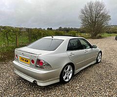 2001 Lexus IS 200