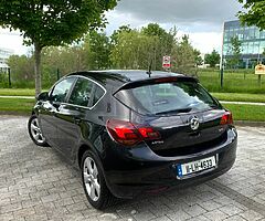 2011 Vauxhall Astra1.7cdti Sri diesel
6 speed manual 
Only 135k miles✅
Low tax 200€ for year✅