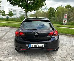 2011 Vauxhall Astra1.7cdti Sri diesel
6 speed manual 
Only 135k miles✅
Low tax 200€ for year✅