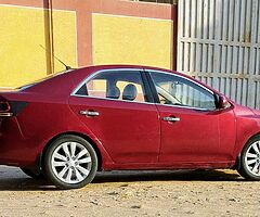 كيا سيراتو ٢٠١١ اوتوماتيك الفتيس الجديد ٦غيار ايرباج وطاره مالتى وجنوط فابريكا ماعدا حزام