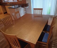 Table and with 6 chair like new - Image 4/4