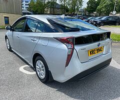 2016 Toyota Prius - Image 9/10