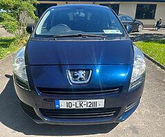 2010 PEUGEOT 5008