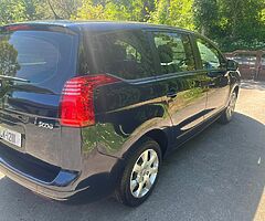 2010 PEUGEOT 5008