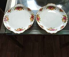Rojal Albert bone china country Rose pates.