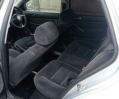 2004 Volkswagen Golf - Image 6/8