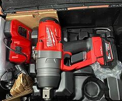M180NEFHIWF1-802X M18 High-TorqueI"
Impact Wrench (2x8Ah)