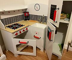 Little Chef Deluxe Wooden Kitchen