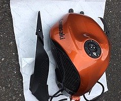 09 up ZX6R tanks with infills, pump and cap - Image 5/5