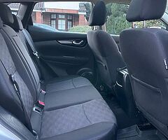 Nissan QashQai 1.5 diesel . Manual . Low km - Image 5/10